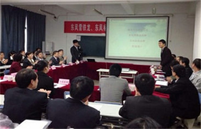 “定向人才招聘，實現企業、人才雙贏” ——記東風雪鐵龍、標致定向班專場招聘會
